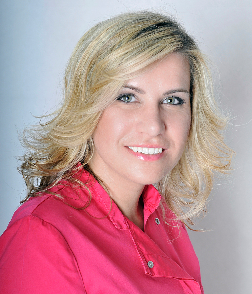 Dr. Simó Anett